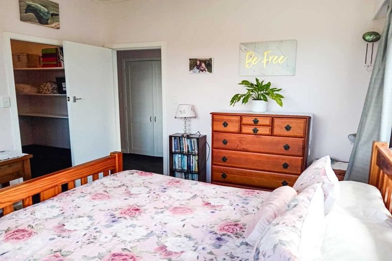 Photo of property in 28 Shakespeare Road, Bastia Hill, Whanganui, 4500