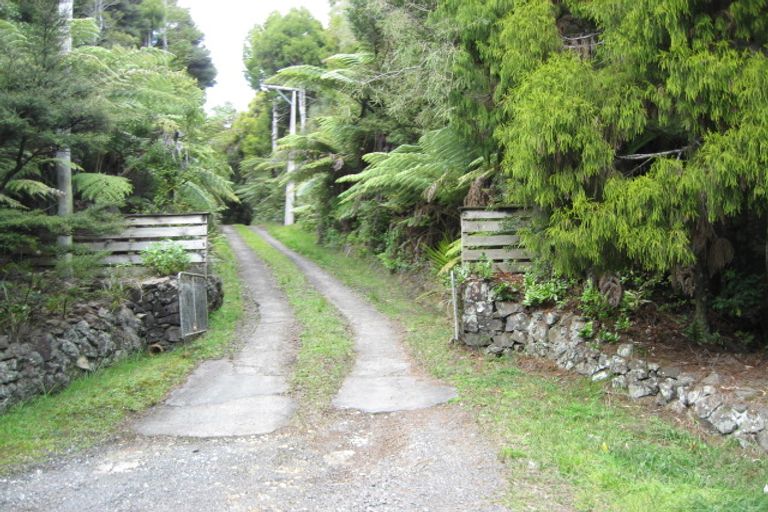 Photo of property in 4 Aio Wira Road, Waitakere, Auckland, 0781