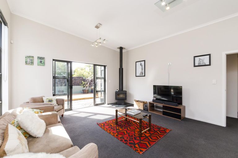 Photo of property in 18 Galea Grove, Kelvin Grove, Palmerston North, 4414