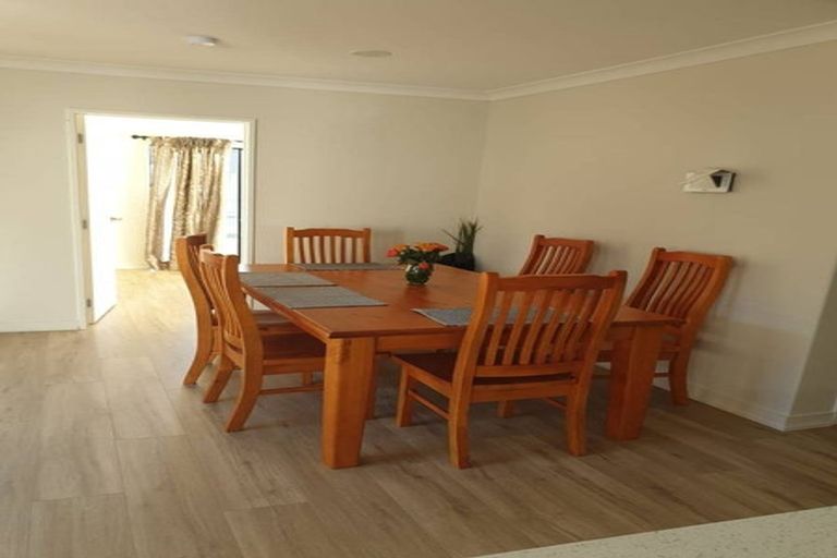 Photo of property in 32 Koroheke Road, Takanini, 2110