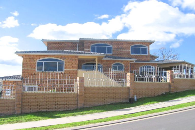 Photo of property in 48 Summerland Drive, Henderson, Auckland, 0612