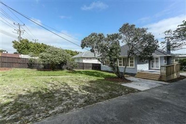 Photo of property in 4020 Great North Road, Glen Eden, Auckland, 0602