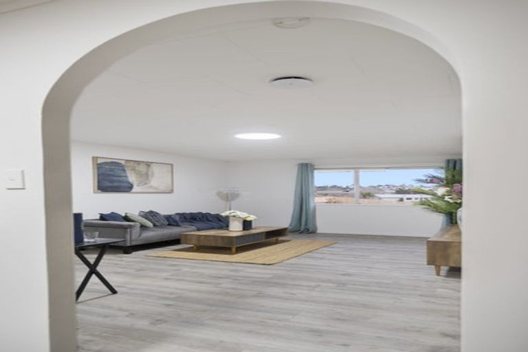 Photo of property in 92 Gallony Avenue, Massey, Auckland, 0614