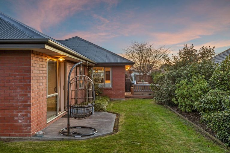 Photo of property in 4 Gwen Place, Redwood, Christchurch, 8051