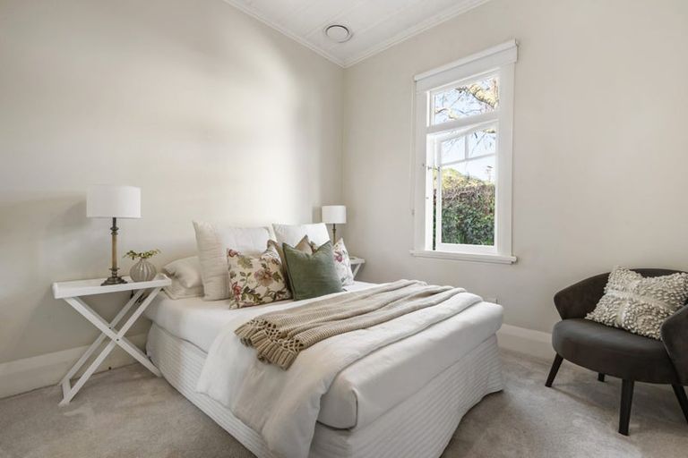 Photo of property in 54 Wairoa Road, Narrow Neck, Auckland, 0624