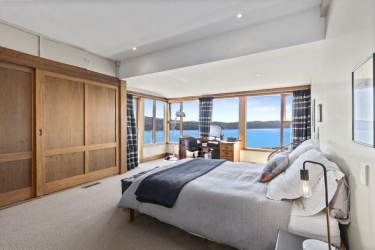 Photo of property in 2 Robieson Lane, Roseneath, Wellington, 6011