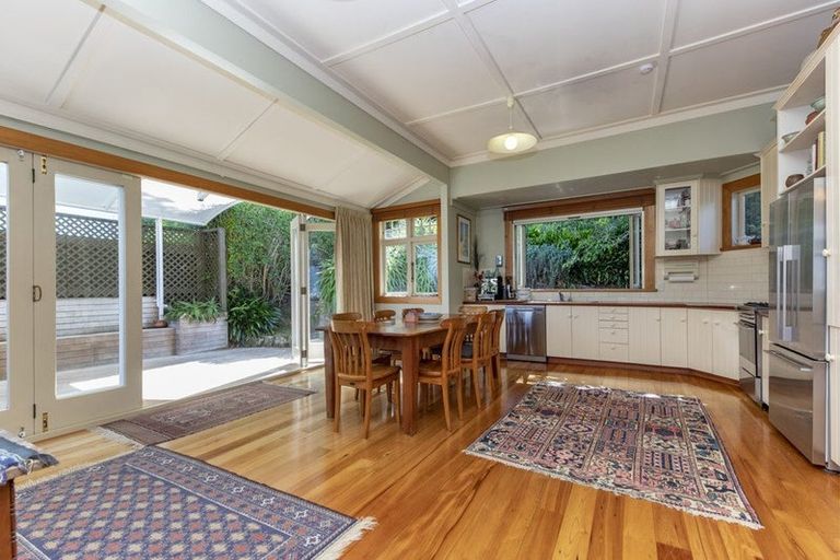 Photo of property in 27 Jubilee Avenue, Devonport, Auckland, 0624