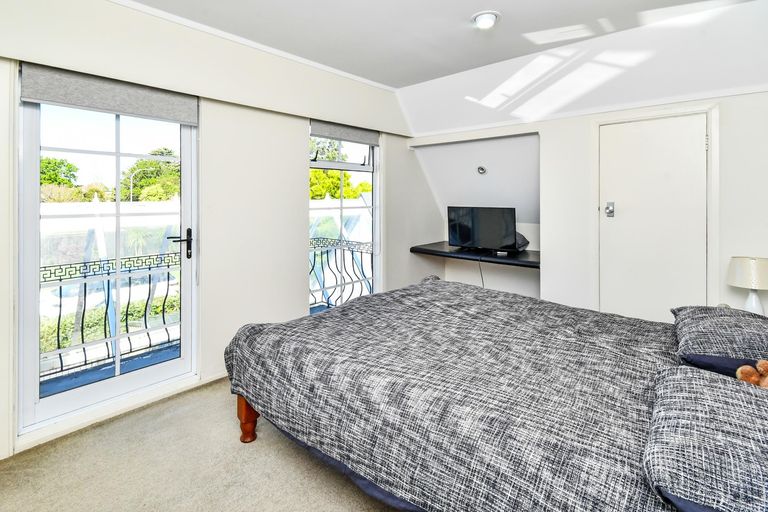 Photo of property in 6 Oakland Avenue, Papatoetoe, Auckland, 2025