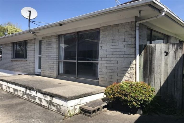 Photo of property in 2/14 Woolfield Road, Papatoetoe, Auckland, 2025