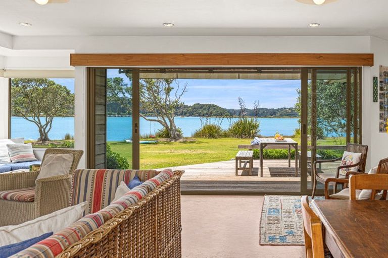 Photo of property in 42 Harbour View Road, Point Wells, Warkworth, 0986