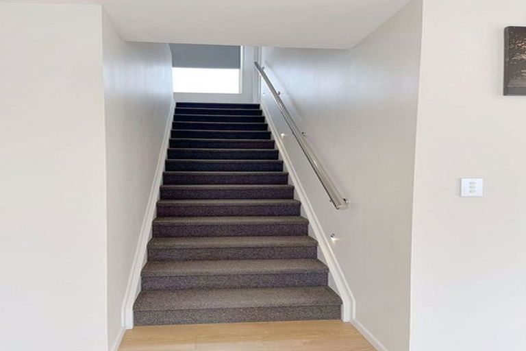 Photo of property in 98 Cardiff Road, Pakuranga, Auckland, 2010