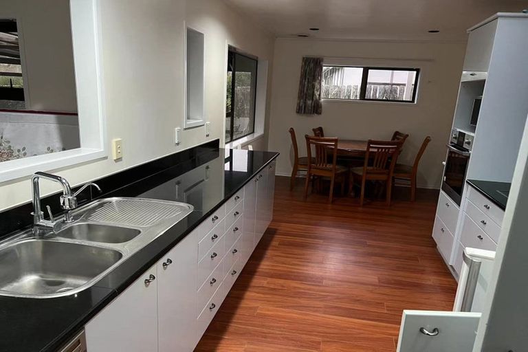 Photo of property in 10 Orinda Close, Botany Downs, Auckland, 2010