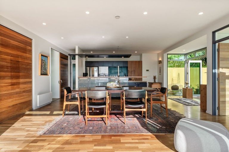 Photo of property in 365 Karaka Bay Road, Karaka Bays, Wellington, 6022