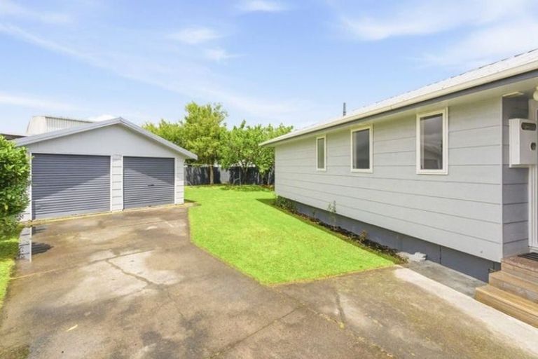Photo of property in 52 Acacia Street, Kelvin Grove, Palmerston North, 4414