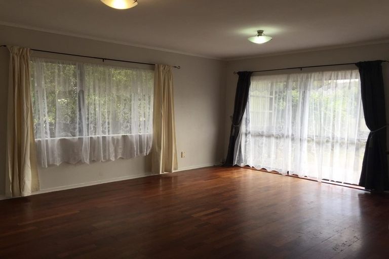Photo of property in 2/103 Bruce Mclaren Road, Henderson, Auckland, 0612