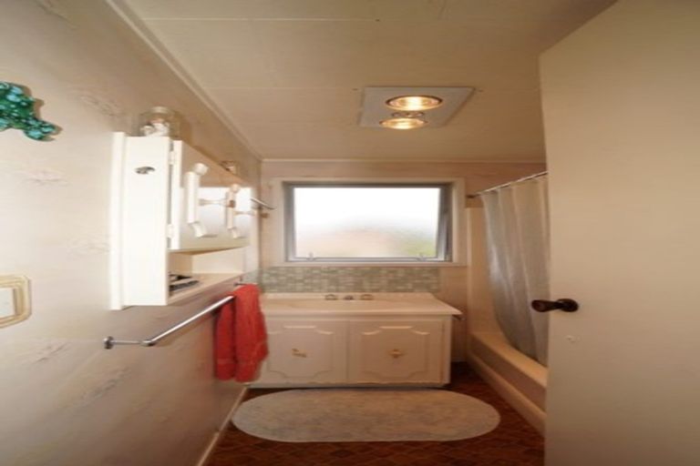 Photo of property in 12 Manaia View Road, One Tree Point, 0118