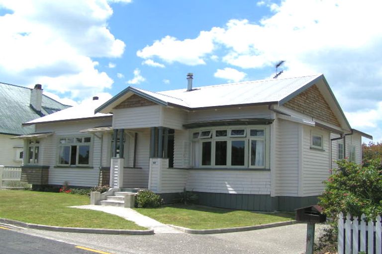 Photo of property in 13 Queen Street, Northcote Point, Auckland, 0627