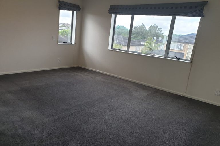 Photo of property in 9 Seresin Crescent, Flat Bush, Auckland, 2016