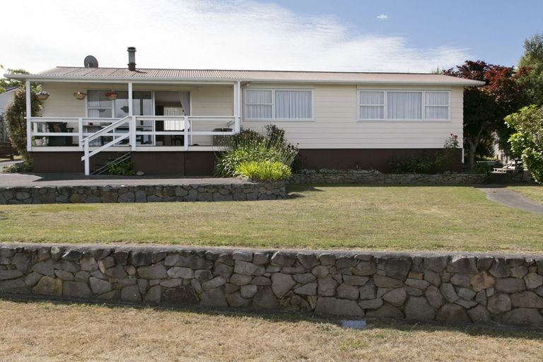 Photo of property in 17 Kinder Street, Acacia Bay, Taupo, 3330