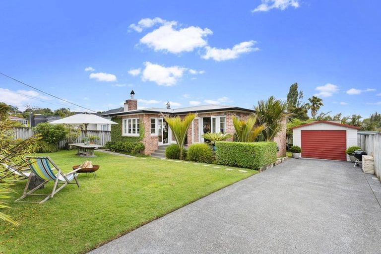 Photo of property in 8 Copley Street, New Lynn, Auckland, 0600