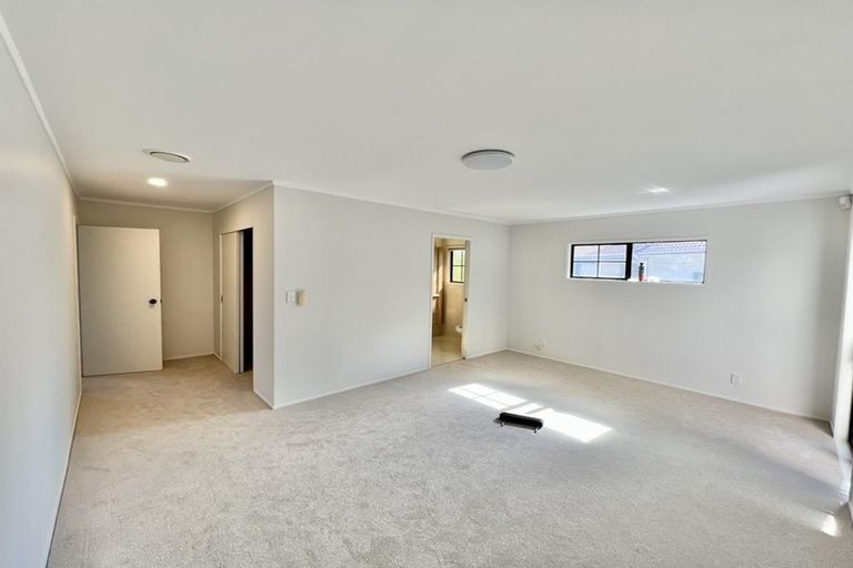 Photo of property in 31 John Downs Drive, Browns Bay, Auckland, 0630