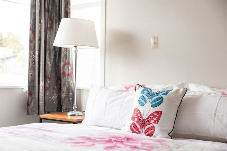 Photo of property in 87 Godley Road, Green Bay, Auckland, 0604