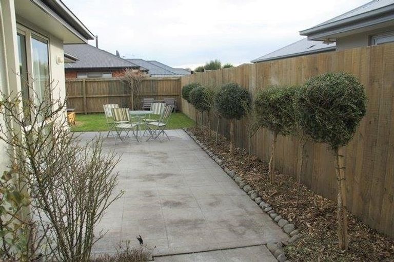 Photo of property in 2 Sheraton Place, Redwood, Christchurch, 8051