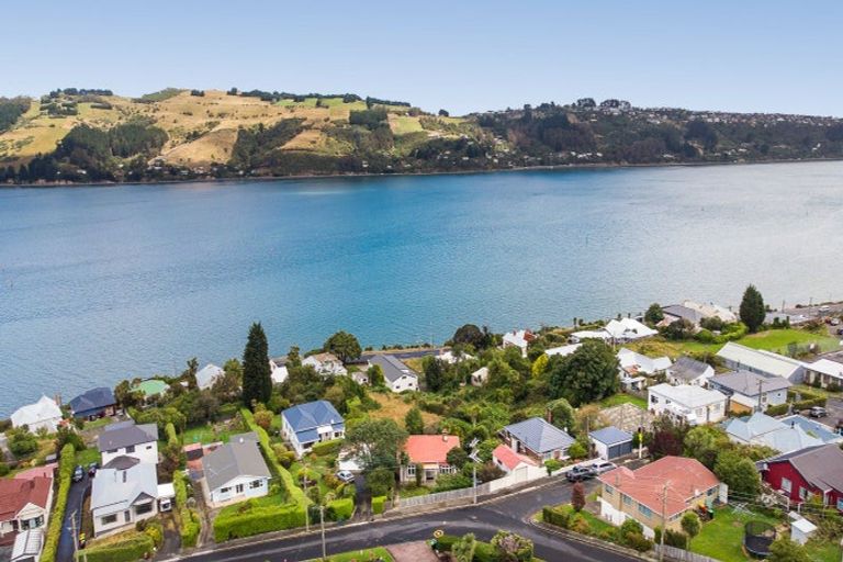 Photo of property in 13 Athol Place, Ravensbourne, Dunedin, 9022