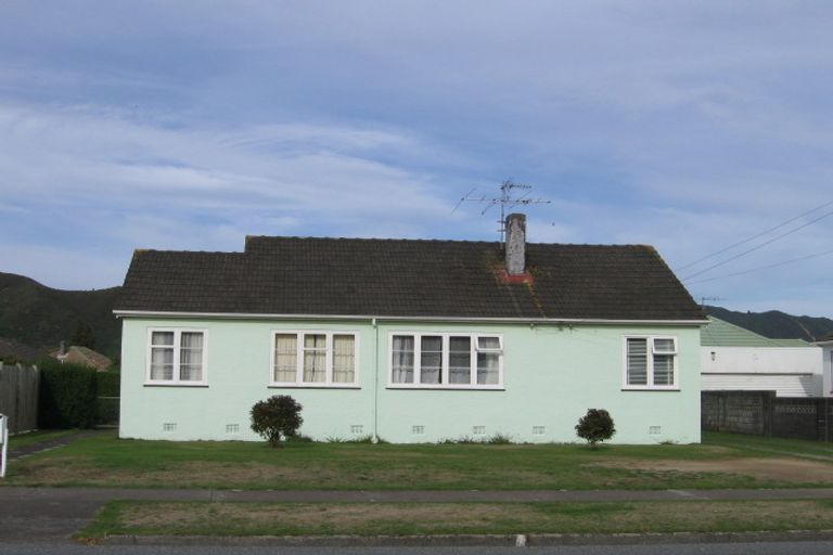 Photo of property in 8 Churton Crescent, Taita, Lower Hutt, 5011