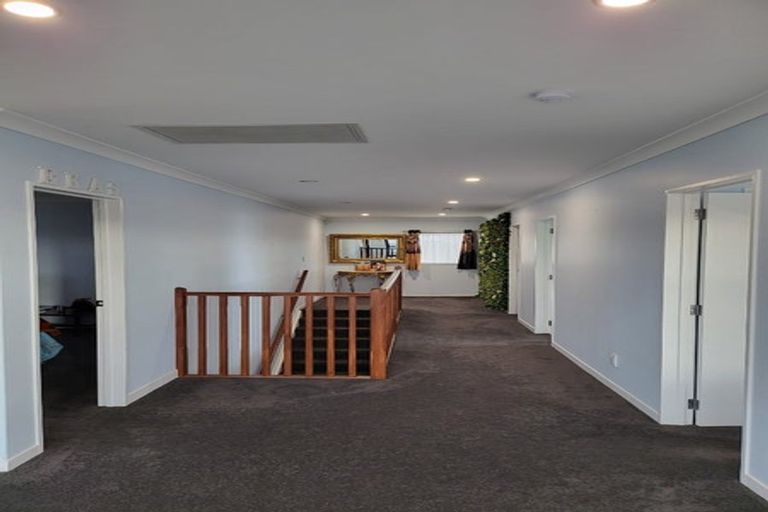 Photo of property in 69a Manuroa Road, Takanini, 2112