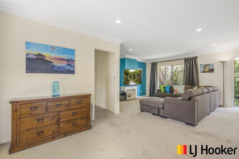 Photo of property in 15 Syntax Place, Conifer Grove, Takanini, 2112