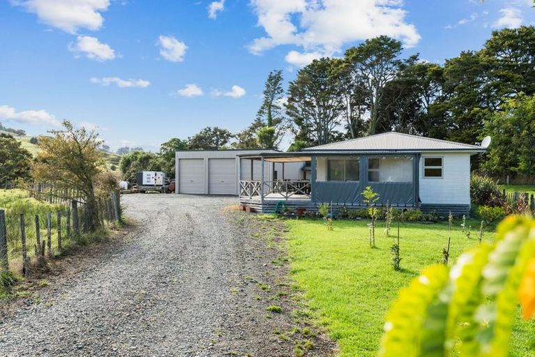 Photo of property in 46 Franklin Road, Paparoa, 0571