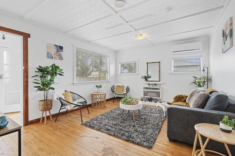 Photo of property in 102 Centennial Avenue, Waitara, 4320