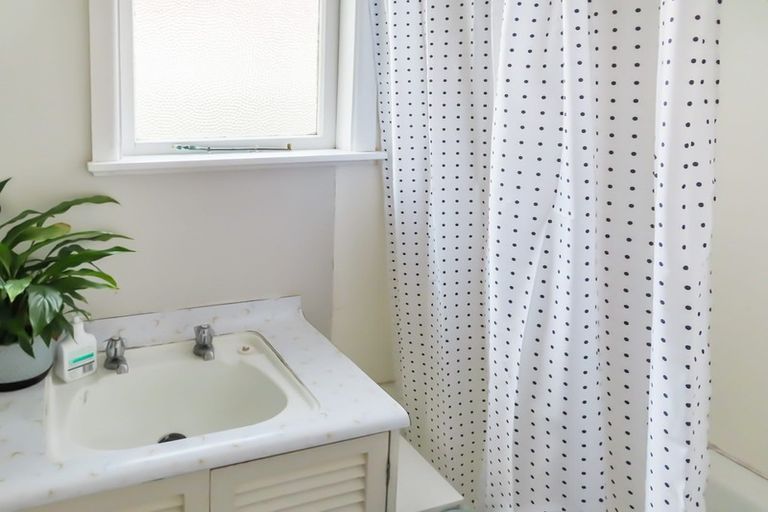 Photo of property in 17 Roberts Street, Epuni, Lower Hutt, 5011