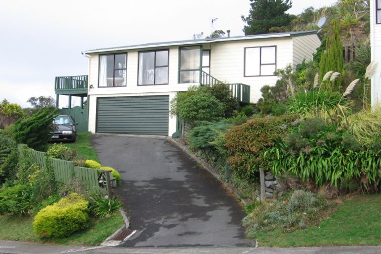 Photo of property in 44 Chapman Street, Newlands, Wellington, 6037