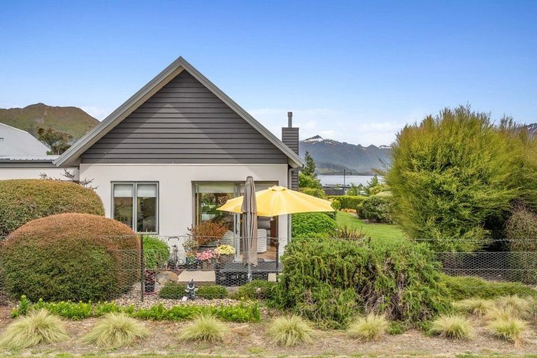 Photo of property in 70 Forest Heights, Wanaka, 9305
