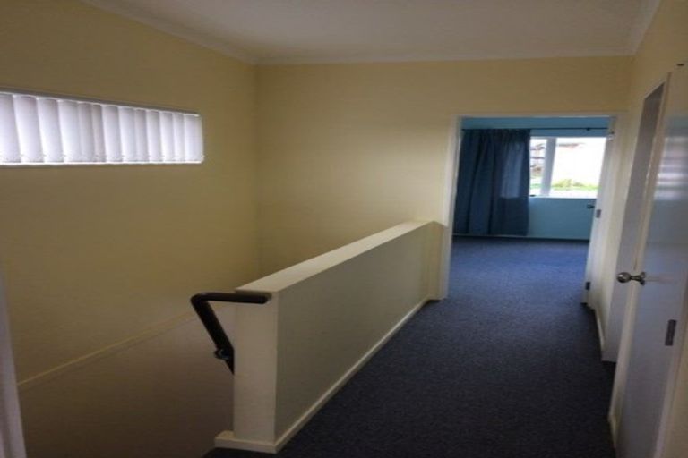 Photo of property in 20 Brashier Circle, Sunnyvale, Auckland, 0612