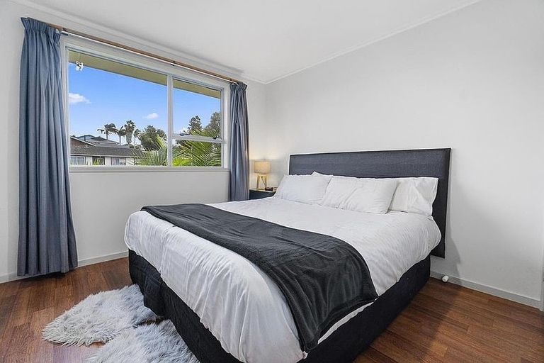 Photo of property in 3 Shale Avenue, Massey, Auckland, 0614