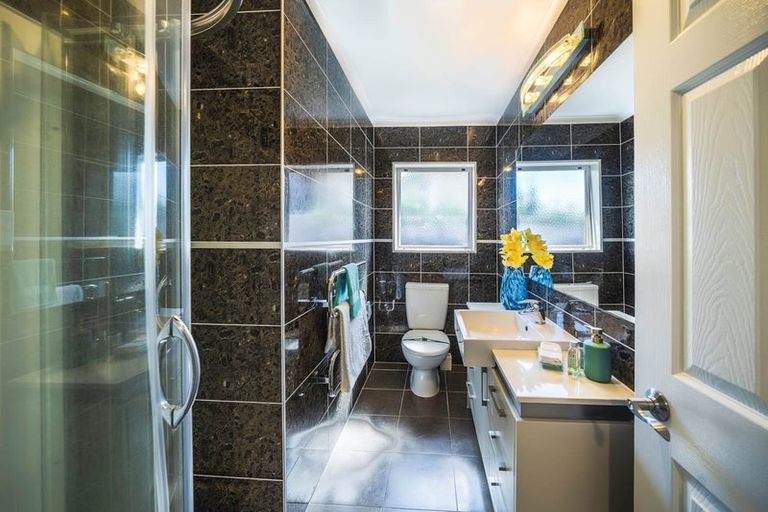 Photo of property in 10 Hornbill Drive, Fairview Heights, Auckland, 0632