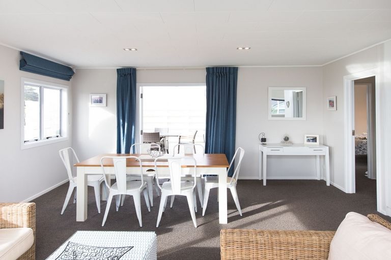 Photo of property in 35 Marine Parade South, Foxton Beach, Foxton, 4815