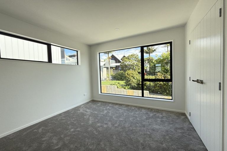Photo of property in 33a Garadice Road, Rothesay Bay, Auckland, 0630
