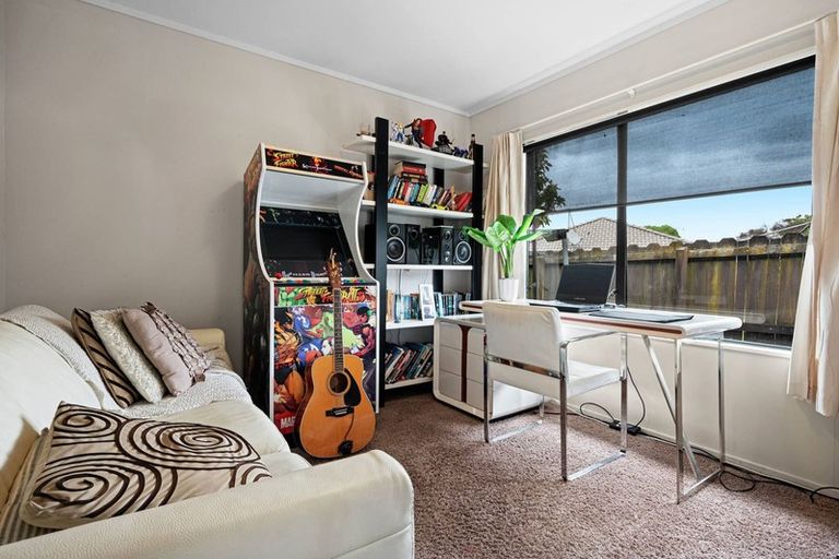 Photo of property in 7 Robina Court, Burswood, Auckland, 2013