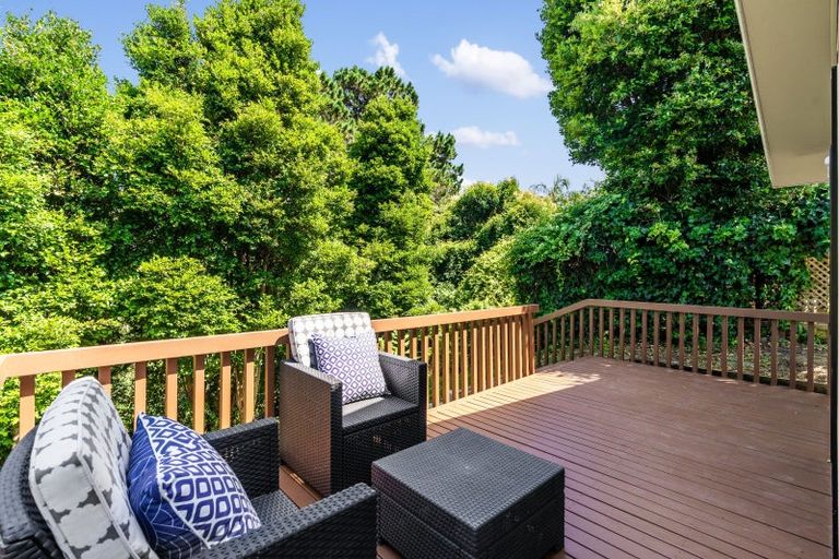 Photo of property in 14 Deverell Place, Northcross, Auckland, 0632