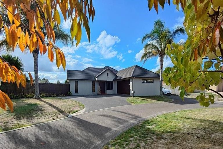 Photo of property in 10 Nielsen Gardens, Rototuna, Hamilton, 3210