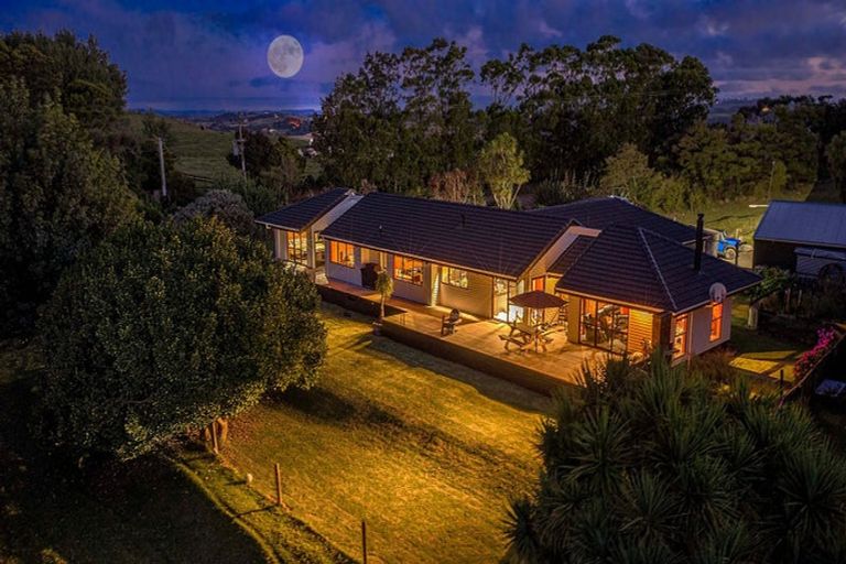 Photo of property in 158 Mcleod Road, South Head, Helensville, 0874