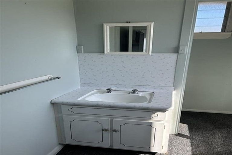 Photo of property in 10 Wallis Street, Raglan, 3225