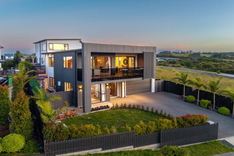 Photo of property in 4 Hapukupuku Avenue, Beachlands, Auckland, 2018