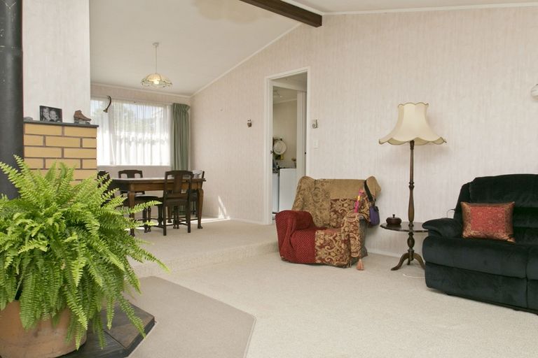Photo of property in 17 Kinder Street, Acacia Bay, Taupo, 3330