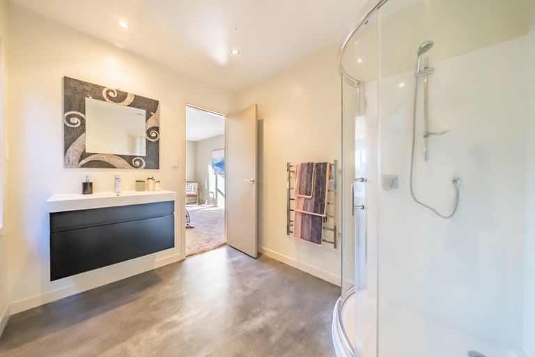 Photo of property in 25 Renown Road, Raumati South, Paraparaumu, 5032