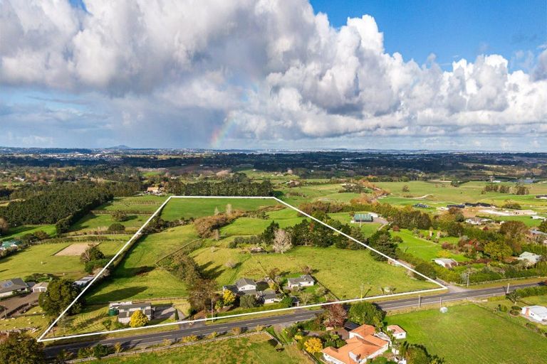 Photo of property in 389 Taupaki Road, Kumeu, 0892